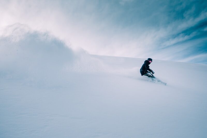 man skiing during daytime